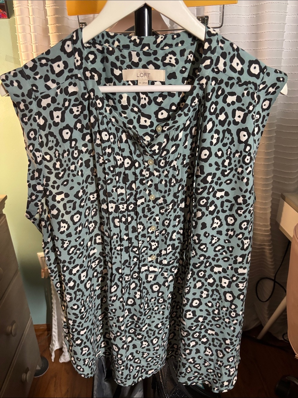 Loft blue cheetah print button down sleeveless top